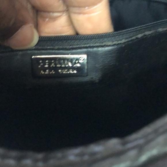 PERLINA vintage black leather shoulder bag. 3 way zipper openings. Holds 5 cards - Picture 11 of 14